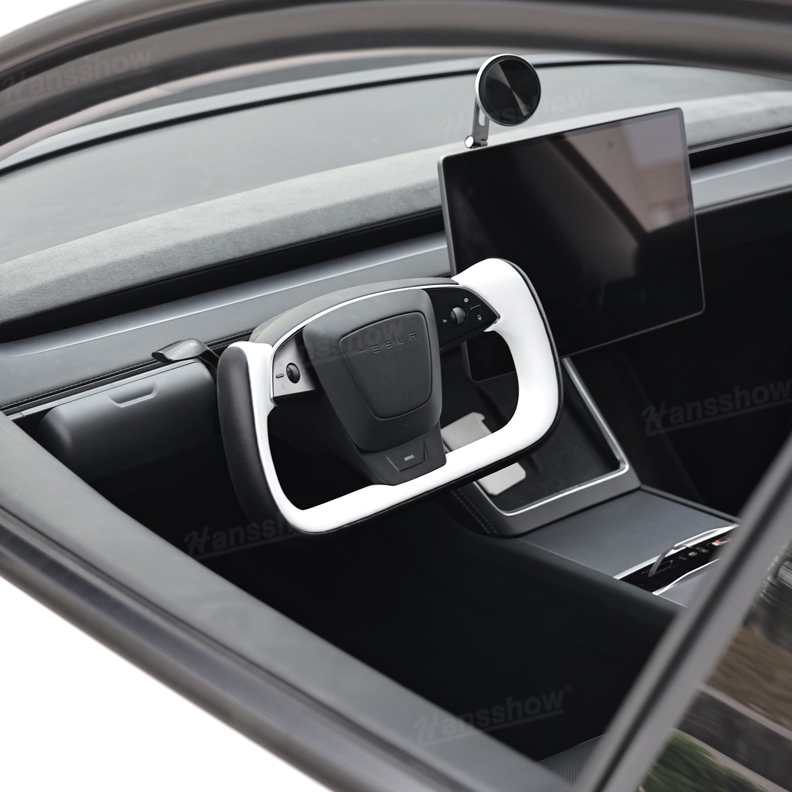 Model Y Juniper/3 Highland Nappa Leather Yoke Steering Wheel 2.0 close-up