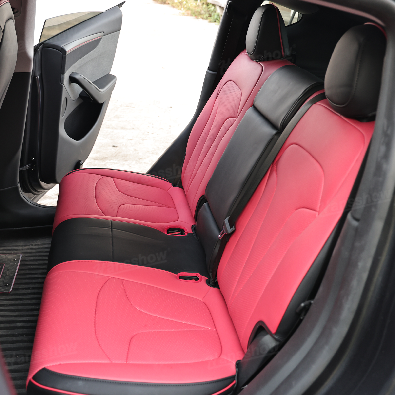 Model Y Juniper Upgrade Seat Covers with Bold 'T' Emblem - Emblem Detail