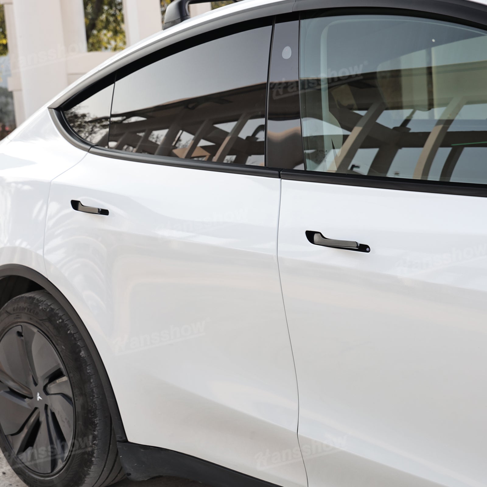 Model Y Juniper Electric Door Handle with accessories