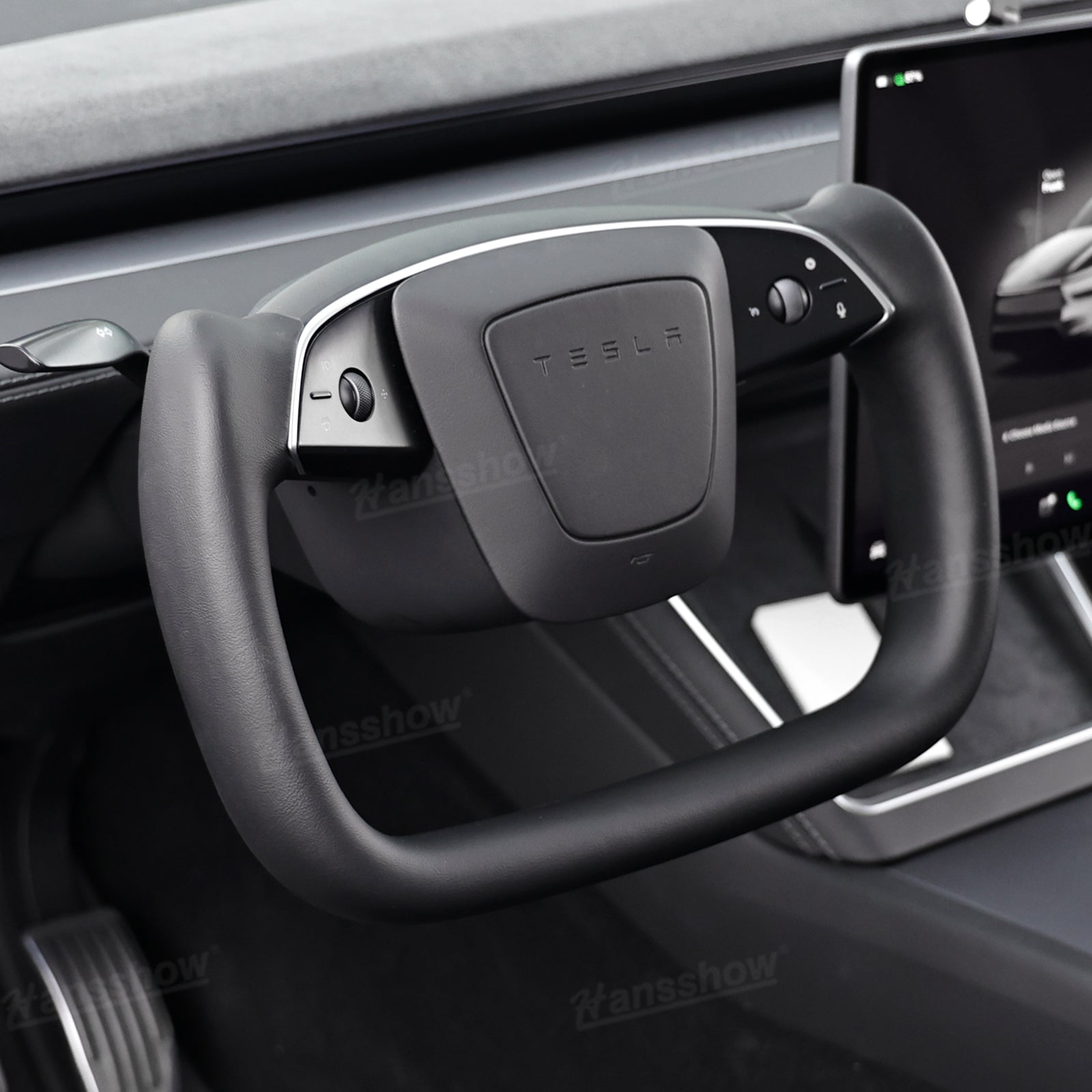 Model Y Yoke Steering Wheel Nappa dashboard integration