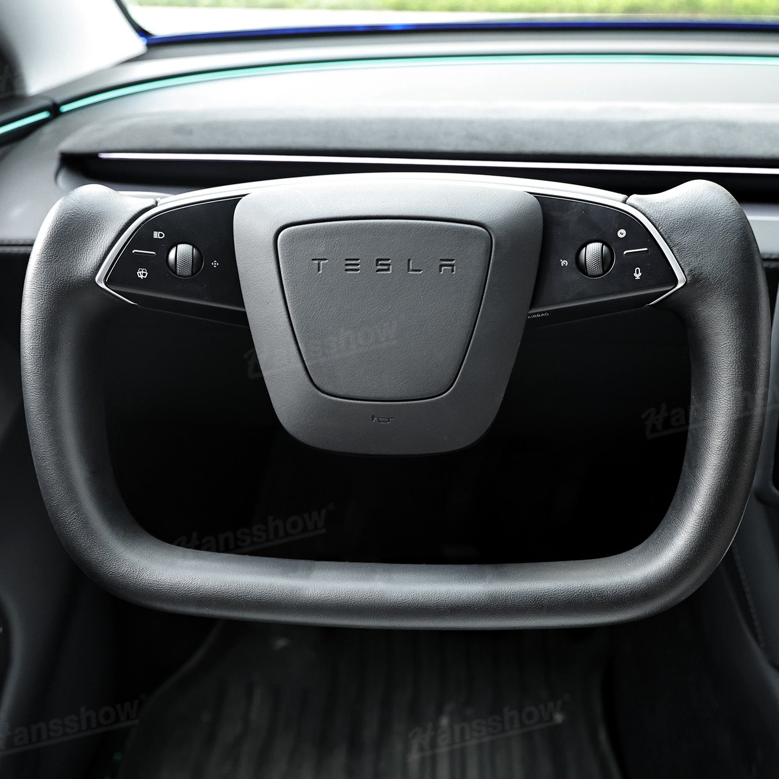 Model Y Yoke Steering Wheel Nappa front view