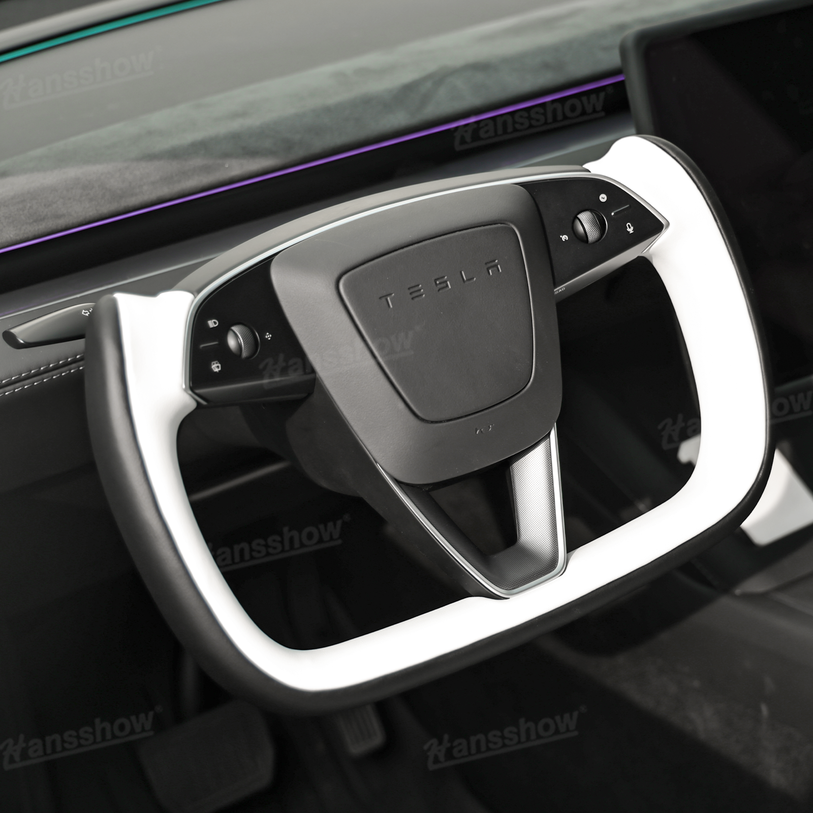 Model 3 Highland/Y Juniper Two-Tone Yoke Steering Wheel installation process