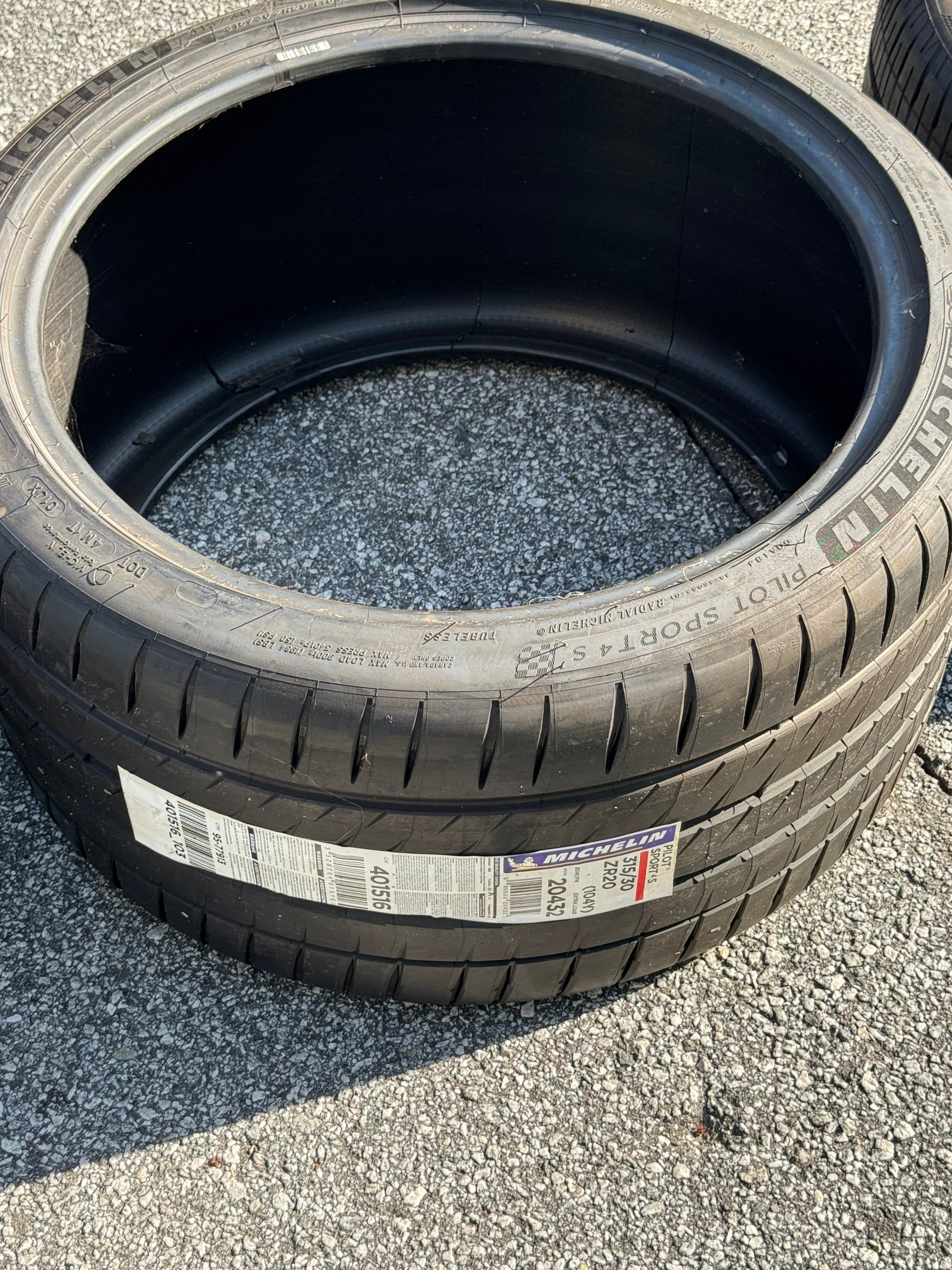 Michelin Pilot Sport Tires for Jeep Trackhawk (315/30/ZR20)