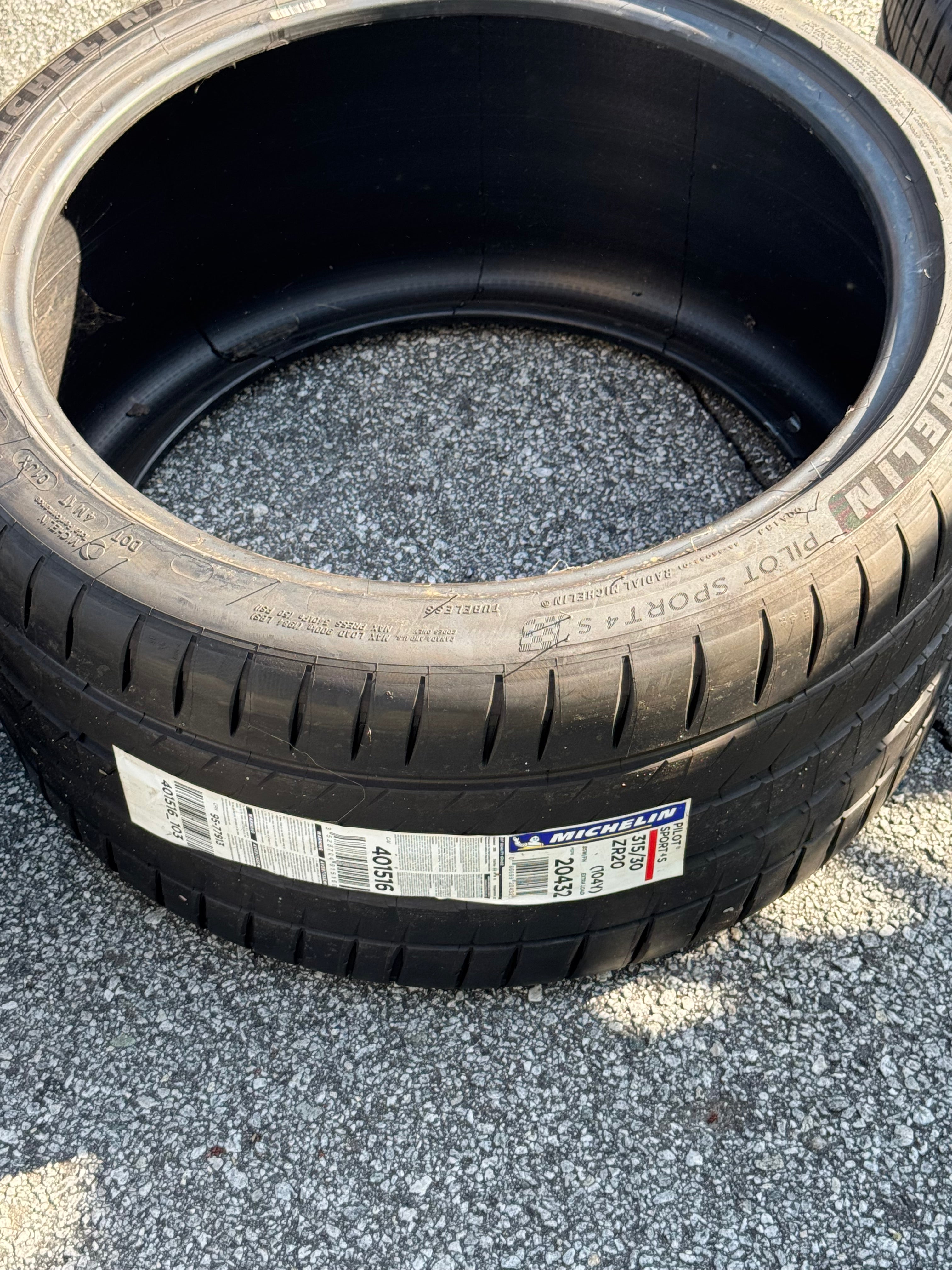 Michelin Pilot Sport Tires for Jeep Trackhawk (315/30/ZR20)