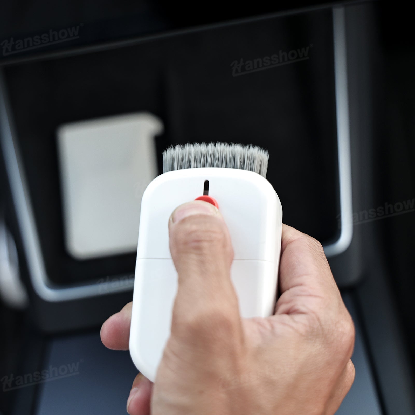 Screen Cleaner for Tesla Center Screen with no residue left behind