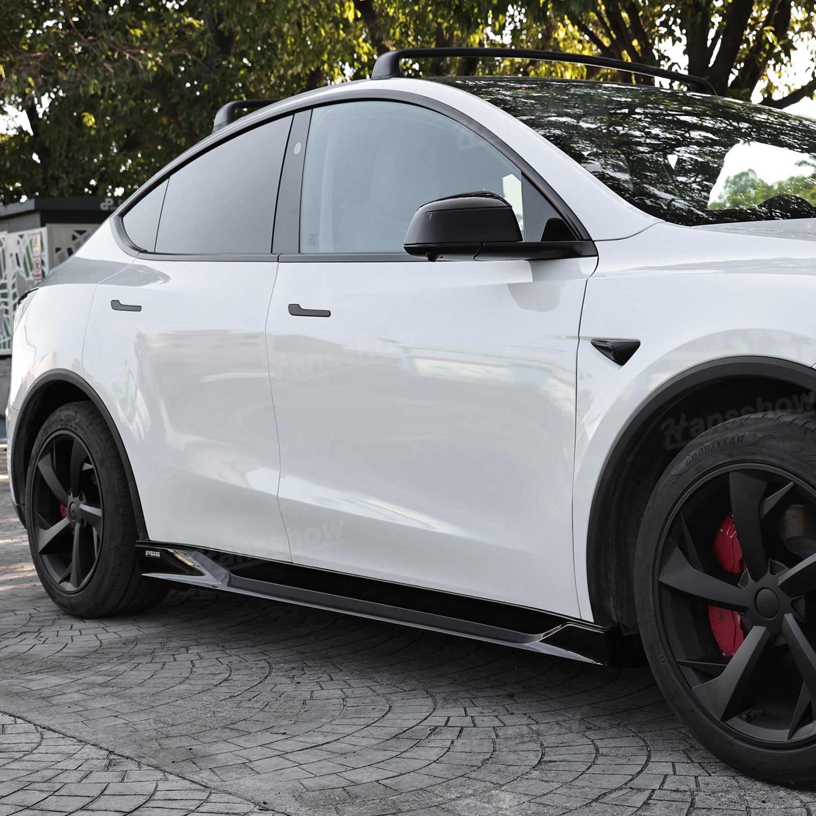 Model Y Juniper ABS Body Kit Performance Style Side Skirts - installed view