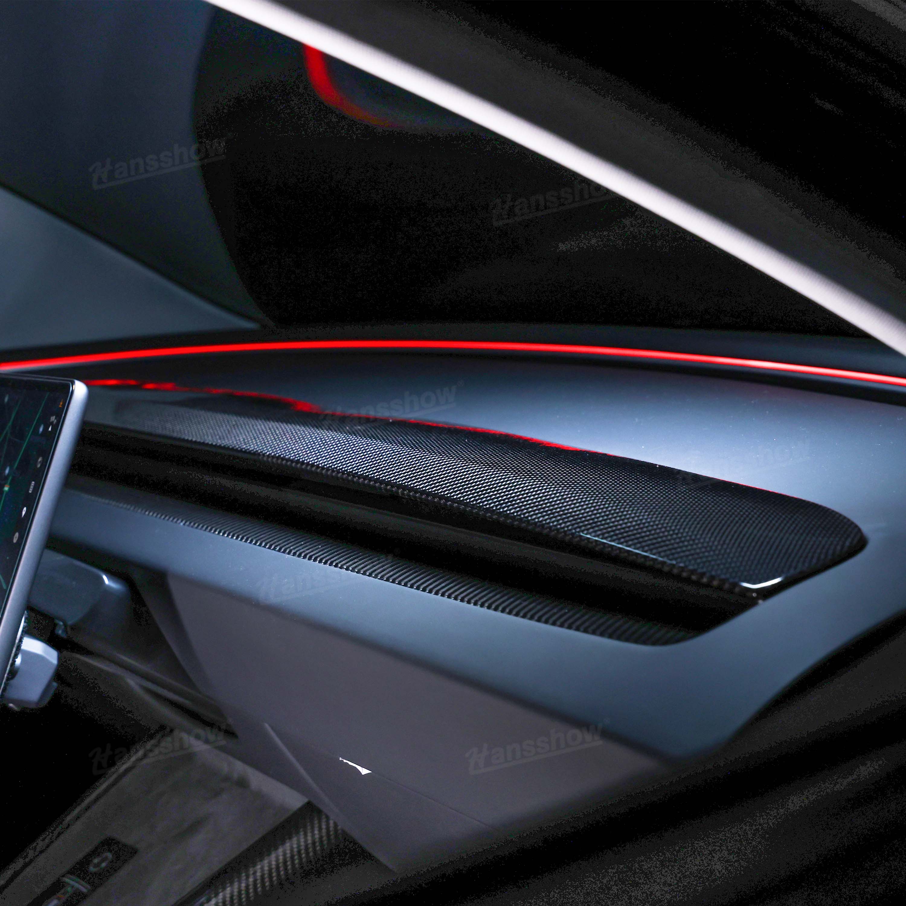 Model Y Juniper Dashboard Cover with light reflection on carbon fiber