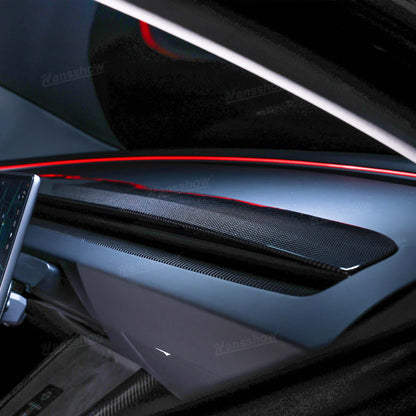 Model Y Juniper Dashboard Cover with light reflection on carbon fiber